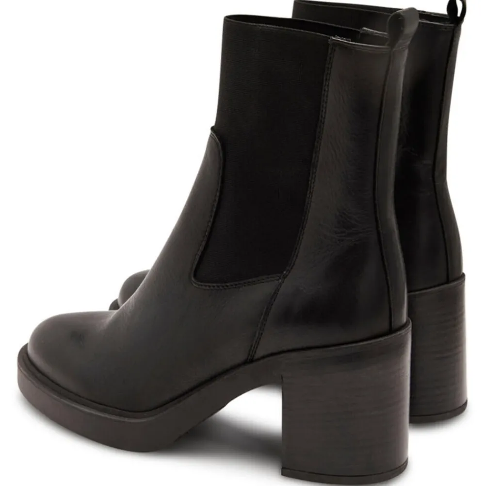New Pavement Adele Ankle Boot - Black Antal